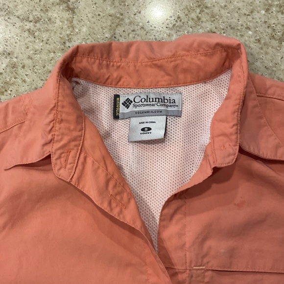 Columbia Salmon Colored Titanium Sports Shirt Size Small - Picture 3 of 9